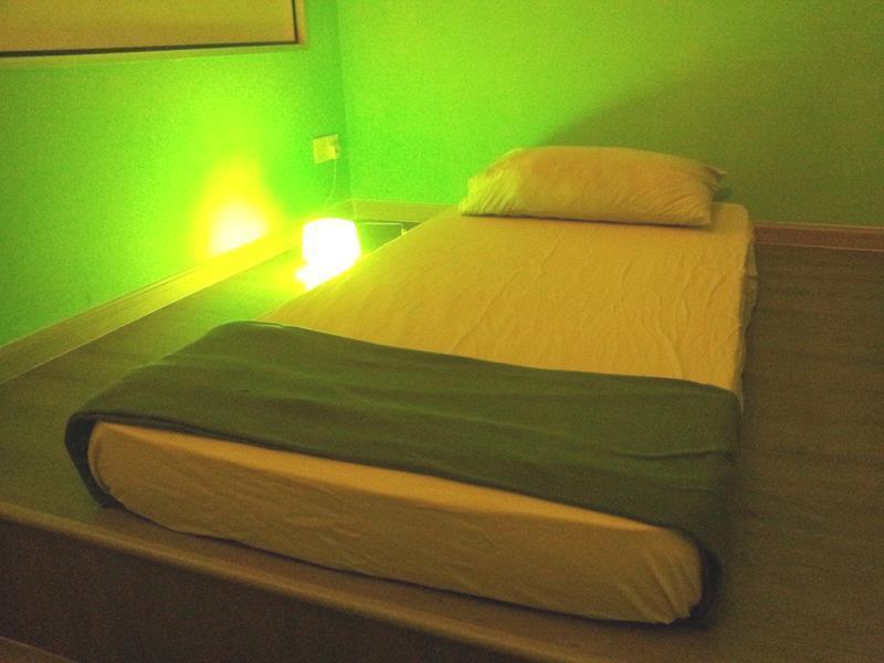 Asrama Pods The Backpackers Home&cafe, *